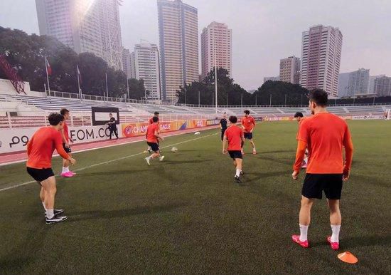五个女闺蜜把我玩到尿失禁