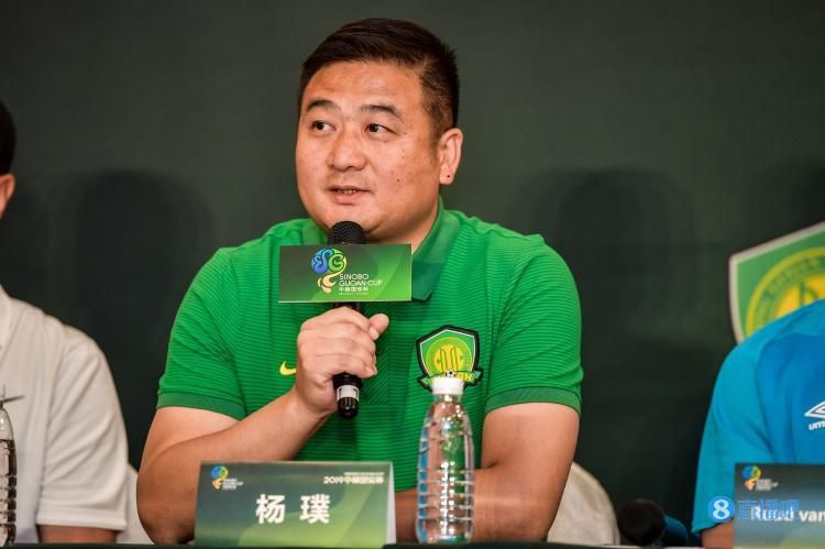 长得很黏的长发小姐
