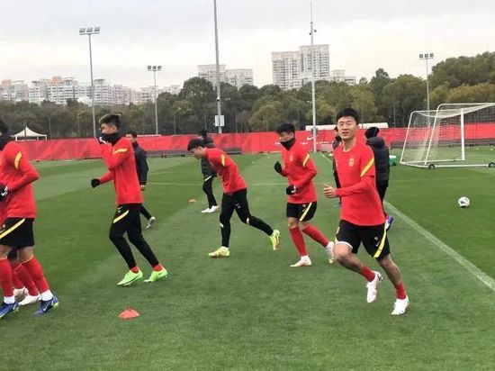 回头偷偷看我