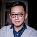 金浩东年长的自拍照